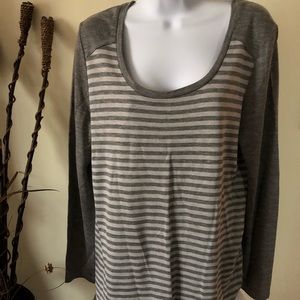 NM sweater in grey color w/lines and crew neckline